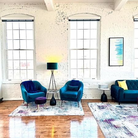 Penthouse: Casa Colore Utica Exterior photo